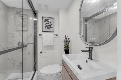 49 Ivordale Crescent, Toronto, ON - Indoor Photo Showing Bathroom
