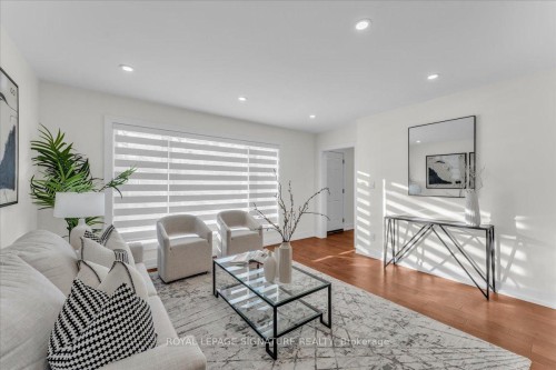 49 Ivordale Crescent, Toronto, ON - Indoor Photo Showing Living Room