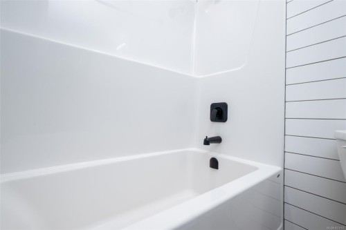 315-2469 Gateway Rd, Langford, BC - Indoor Photo Showing Bathroom