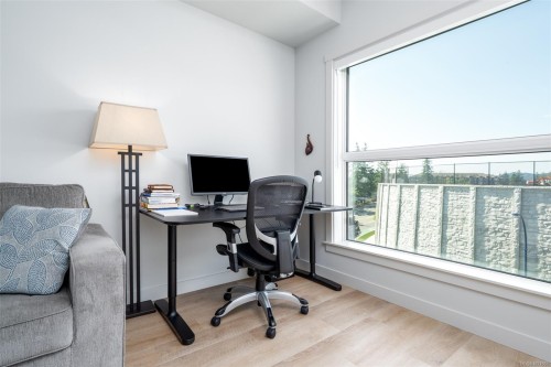 315-2469 Gateway Rd, Langford, BC - Indoor Photo Showing Office