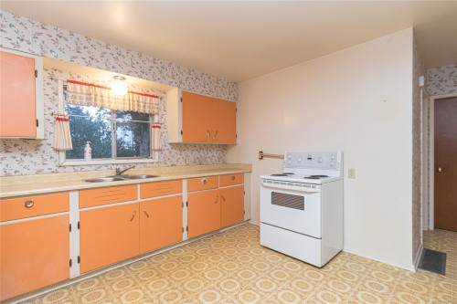 2834 Aldwynd Rd, Langford, BC 