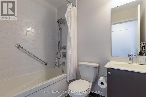 114 - 555 William Graham Drive, Aurora, ON - Indoor Photo Showing Bathroom