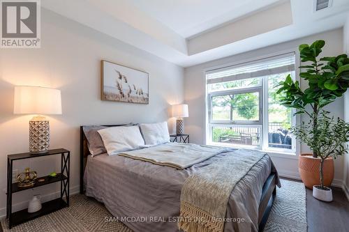 114 - 555 William Graham Drive, Aurora, ON - Indoor Photo Showing Bedroom
