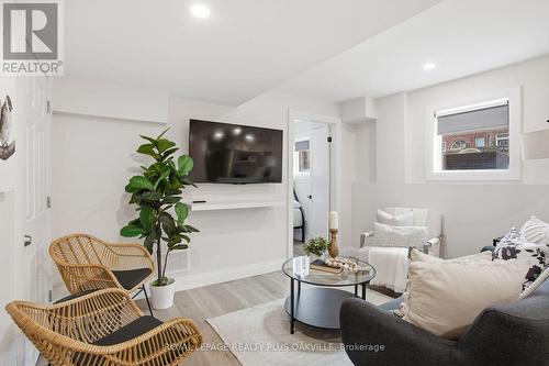 3488 Rebecca Street, Oakville, ON - Indoor Photo Showing Living Room