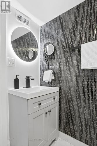 3488 Rebecca Street, Oakville, ON - Indoor Photo Showing Bathroom