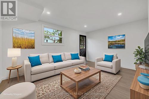 20 Crosthwaite Avenue N, Hamilton, ON - Indoor Photo Showing Living Room