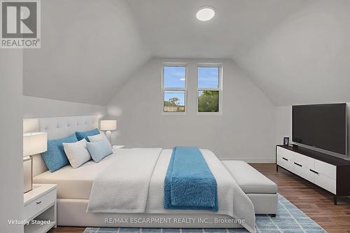 20 Crosthwaite Avenue N, Hamilton, ON - Indoor Photo Showing Bedroom