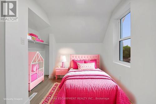 20 Crosthwaite Avenue N, Hamilton, ON - Indoor Photo Showing Bedroom