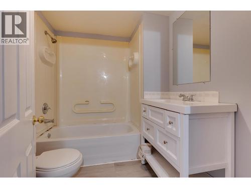 4051 Davis Road, Prince George, BC - Indoor Photo Showing Bathroom