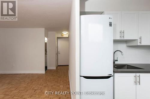 402 - 485 Huron Street, Toronto, ON - Indoor