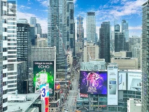 2412 - 197 Yonge Street, Toronto (Church-Yonge Corridor), ON - Outdoor With Facade