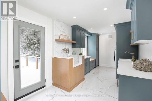 5535 Cedar Springs Road, Burlington, ON - Indoor Photo Showing Kitchen