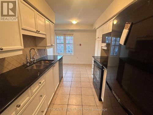 2 - 600 Shoreline Drive, Mississauga, ON - Indoor Photo Showing Kitchen With Double Sink