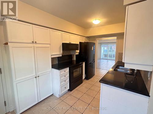 2 - 600 Shoreline Drive, Mississauga, ON - Indoor Photo Showing Kitchen