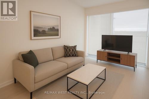 307 - 6 Chartwell Road, Toronto, ON - Indoor Photo Showing Living Room