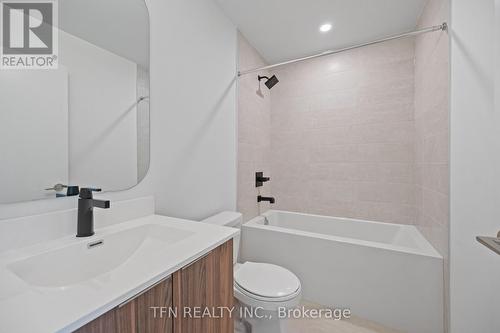 532 - 15 Richardson Street, Toronto, ON - Indoor Photo Showing Bathroom