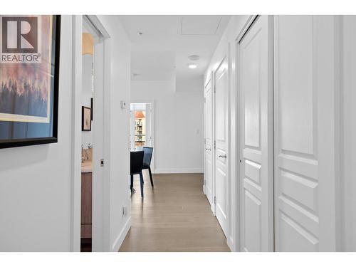 1151 Sunset Drive Unit# 1701, Kelowna, BC - Indoor Photo Showing Other Room