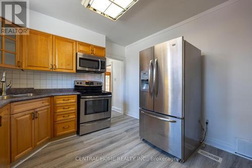 1650 King Street E, Hamilton, ON - Indoor Photo Showing Kitchen