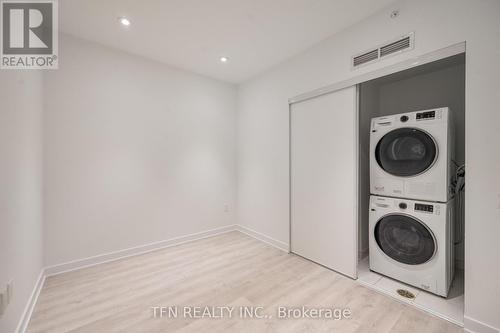 612 - 15 Richardson Street, Toronto, ON - Indoor Photo Showing Laundry Room