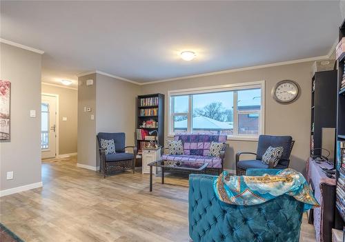 38 2695 Main Street, Winnipeg, MB - Indoor Photo Showing Living Room