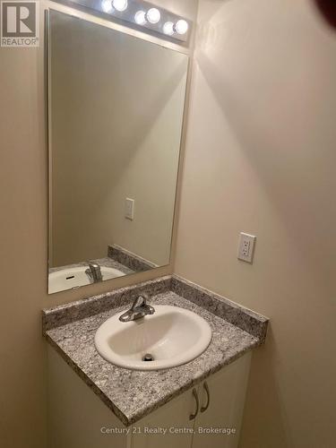 5 Shiff Crescent, Brampton, ON - Indoor Photo Showing Bathroom