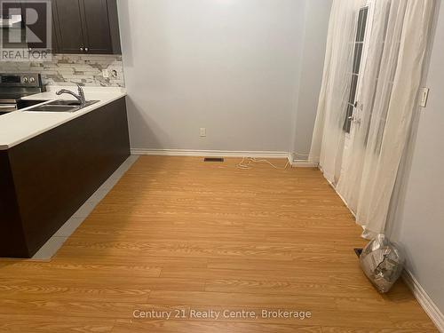 5 Shiff Crescent, Brampton, ON - Indoor Photo Showing Kitchen With Double Sink