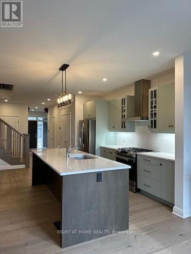 26 Stanhope Court, Ottawa, ON - Indoor Photo Showing Kitchen With Upgraded Kitchen