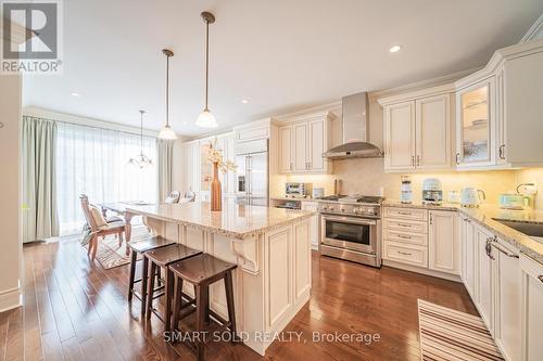 33 Earnshaw Drive, Markham, ON - Indoor Photo Showing Kitchen With Upgraded Kitchen