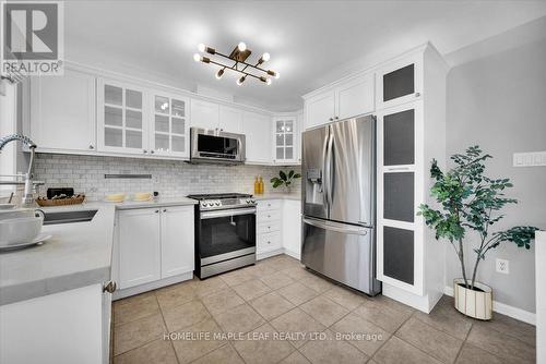41 Ross Patrick Crescent, Newmarket, ON - Indoor Photo Showing Kitchen With Double Sink