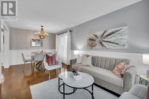 41 Ross Patrick Crescent, Newmarket, ON - Indoor Photo Showing Living Room