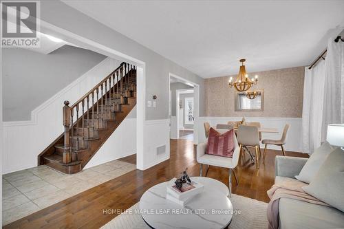 41 Ross Patrick Crescent, Newmarket, ON - Indoor Photo Showing Living Room
