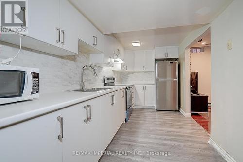 5633 Haddon Hall Road, Mississauga, ON - Indoor Photo Showing Kitchen With Stainless Steel Kitchen With Upgraded Kitchen