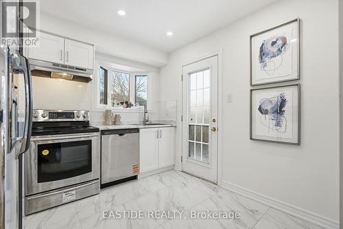 2909 Salerno Crescent, Mississauga, ON - Indoor Photo Showing Kitchen