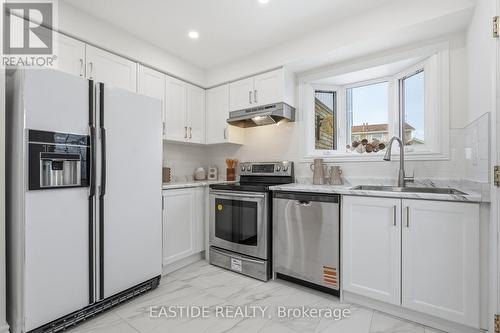 2909 Salerno Crescent, Mississauga, ON - Indoor Photo Showing Kitchen