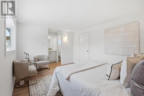 2909 Salerno Crescent, Mississauga, ON - Indoor Photo Showing Bedroom