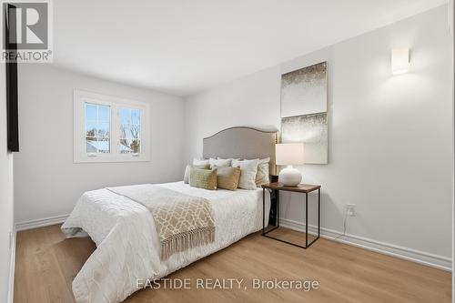 2909 Salerno Crescent, Mississauga, ON - Indoor Photo Showing Bedroom