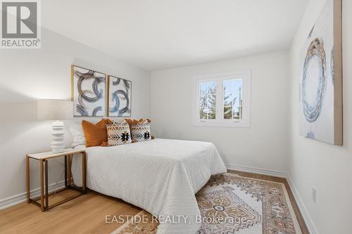 2909 Salerno Crescent, Mississauga, ON - Indoor Photo Showing Bedroom