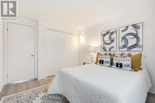 2909 Salerno Crescent, Mississauga, ON - Indoor Photo Showing Bedroom