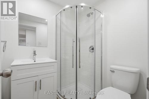 2909 Salerno Crescent, Mississauga, ON - Indoor Photo Showing Bathroom