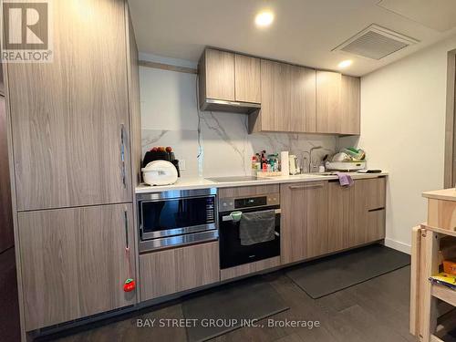 2608 - 3 Concord Cityplace Way, Toronto, ON - Indoor Photo Showing Kitchen