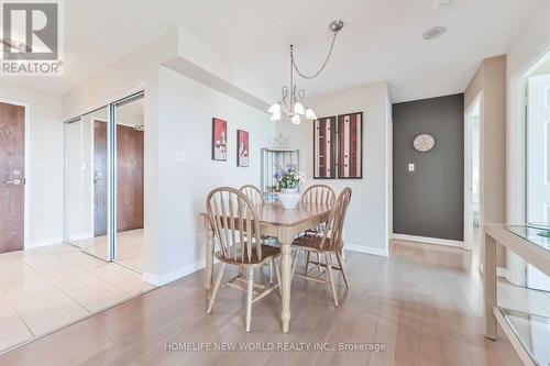 721 - 51 Baffin Court, Richmond Hill, ON - Indoor Photo Showing Dining Room
