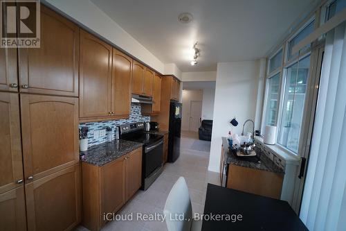 403 - 80 Absolute Avenue, Mississauga, ON - Indoor Photo Showing Kitchen