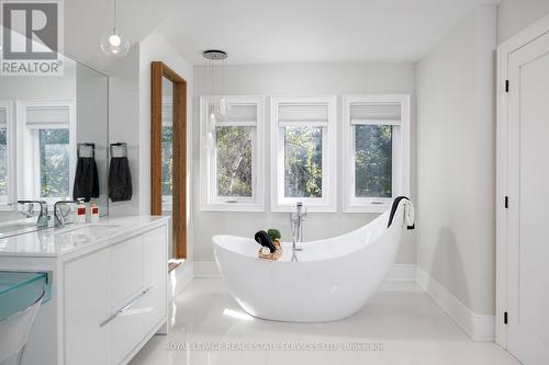 1483 The Links Drive, Oakville, ON - Indoor Photo Showing Bathroom