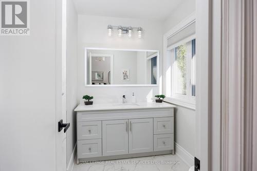 1483 The Links Drive, Oakville, ON - Indoor Photo Showing Bathroom
