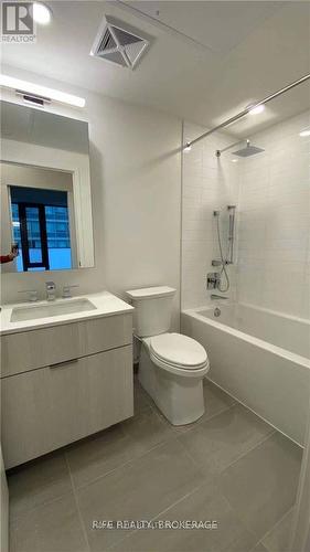 711 - 25 Richmond Street E, Toronto, ON - Indoor Photo Showing Bathroom