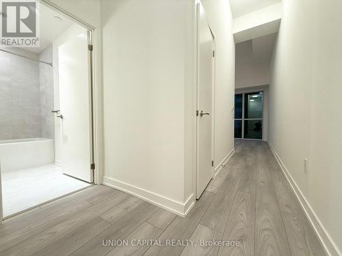 402 - 120 Broadway Avenue, Toronto, ON - Indoor Photo Showing Other Room