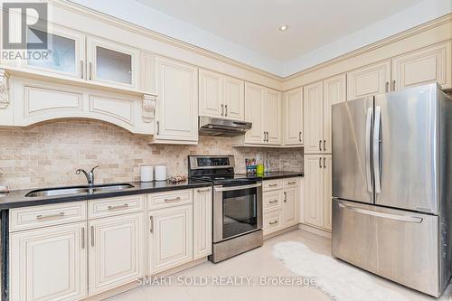 224 Summeridge Drive, Vaughan, ON - Indoor Photo Showing Kitchen With Double Sink