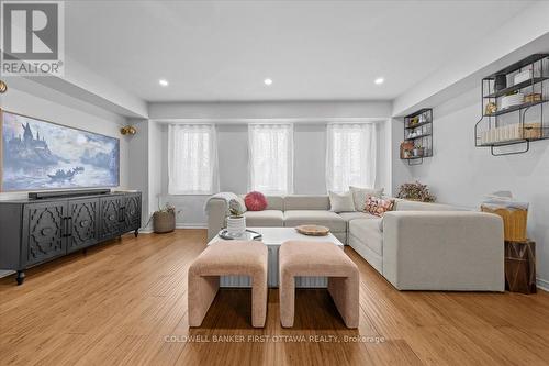 31 Glenhaven Pvt, Ottawa, ON - Indoor Photo Showing Living Room