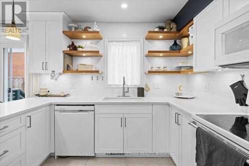 31 Glenhaven Pvt, Ottawa, ON - Indoor Photo Showing Kitchen With Upgraded Kitchen