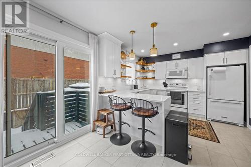 31 Glenhaven Pvt, Ottawa, ON - Indoor Photo Showing Kitchen